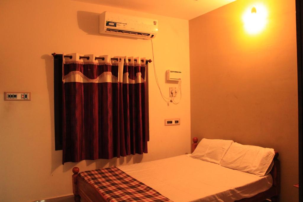 Thirumalai Home Stay - Group & Family Stay Room VL Swami Malai Temple photo