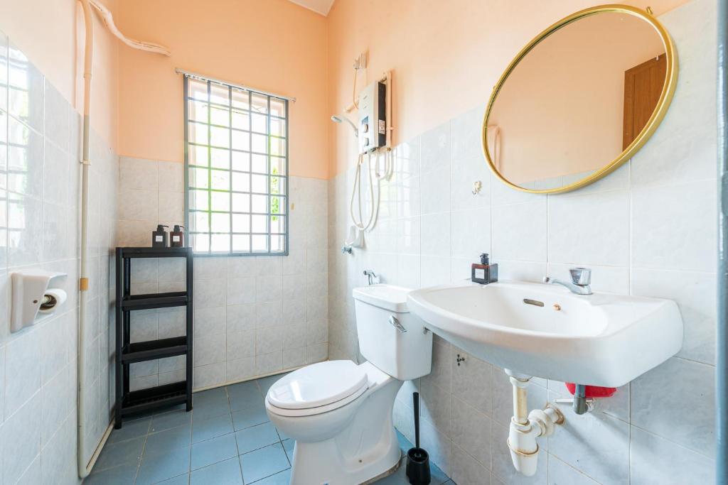 Tanjung Sepat 3 Bedrooms Cozy House for 8 Pax photo