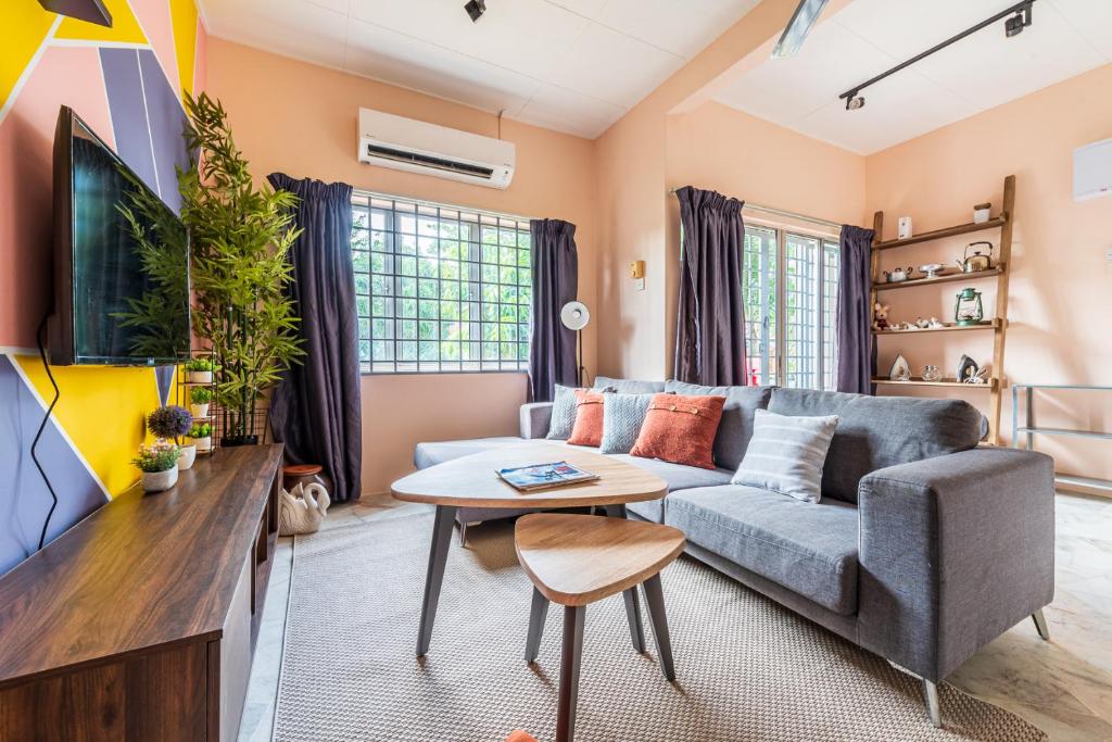Tanjung Sepat 3 Bedrooms Cozy House for 8 Pax photo