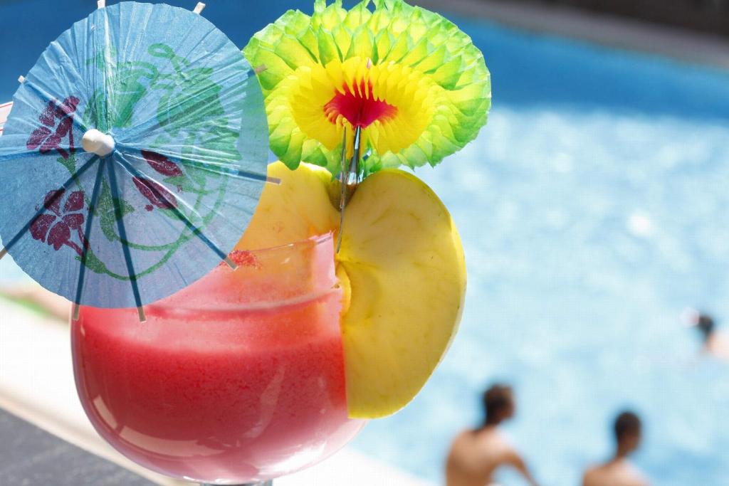 Hotel Perla — Swimming pool in Benidorm, Valencian Community