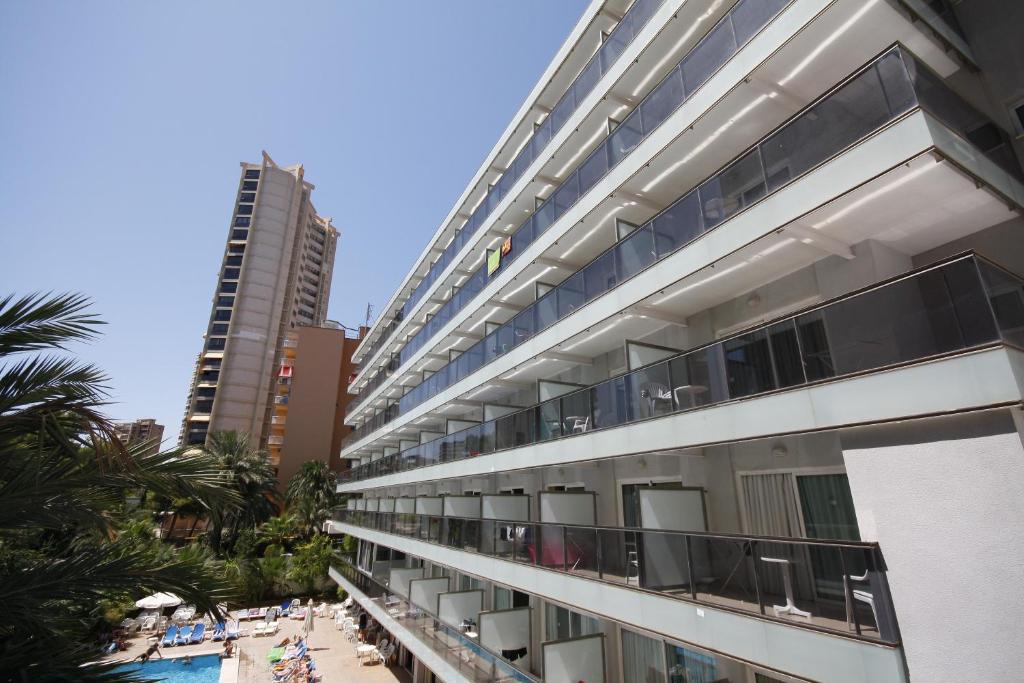 Hotel Perla — Hotel building in Benidorm, Valencian Community