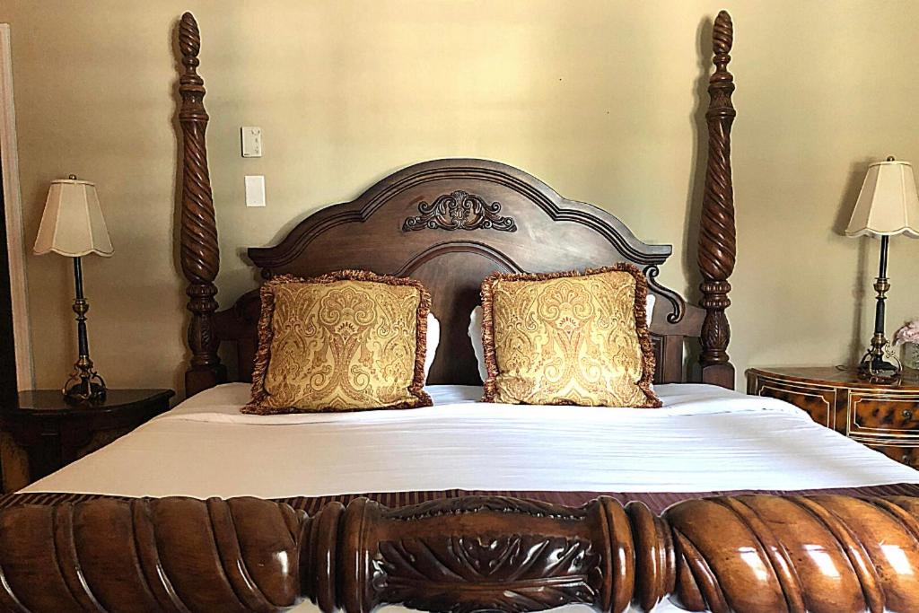 New World Inn – Pensacola, FL