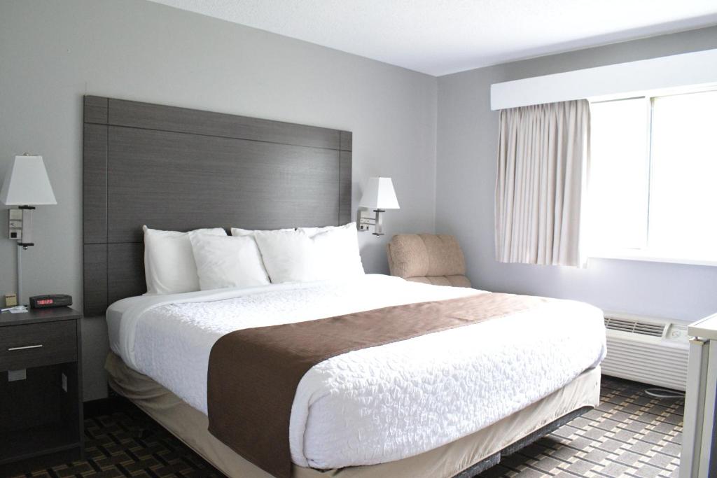 Adams Inn and Suites photo