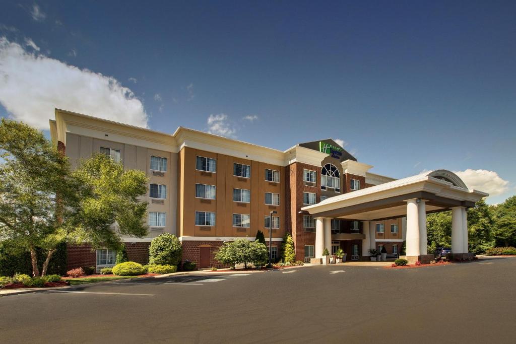 Holiday Inn Express Hotel & Suites Middleboro Raynham photo