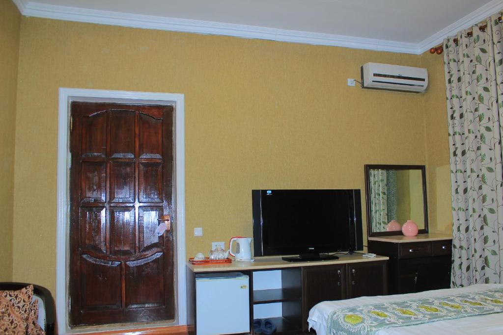 3. Хотел Хе..