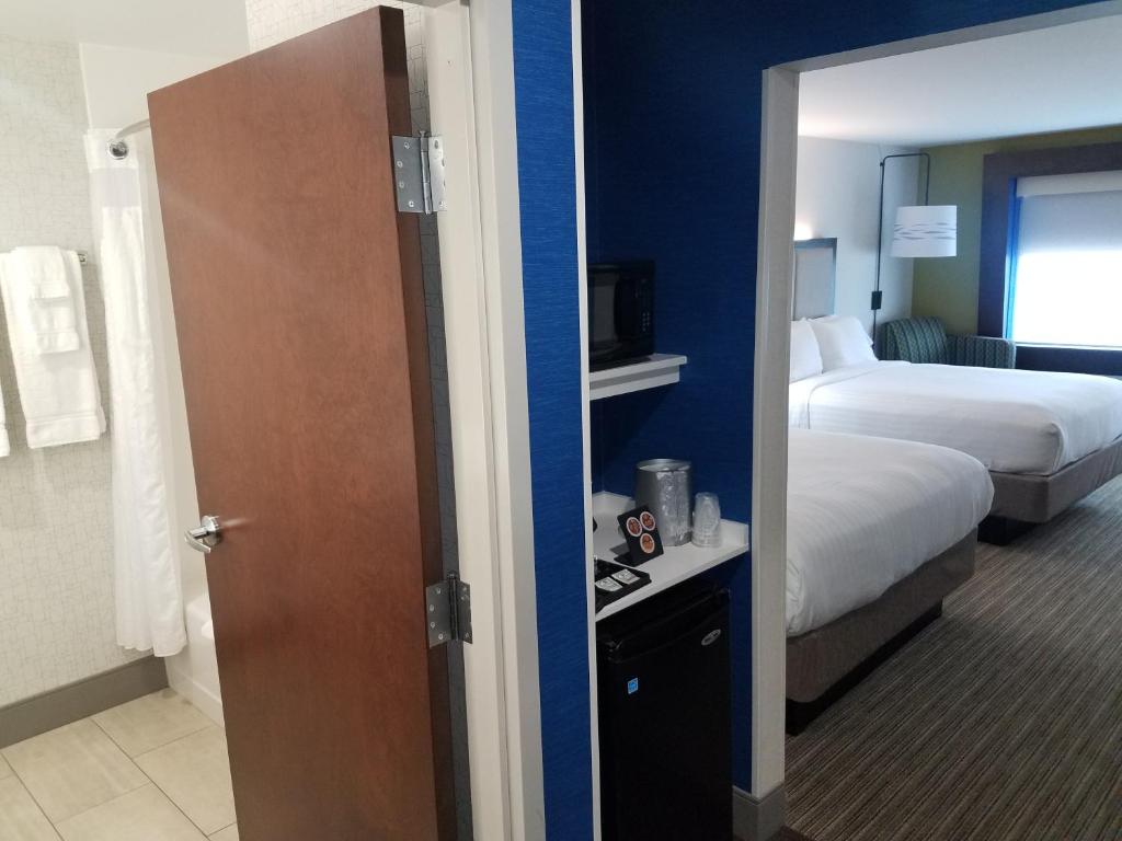 Holiday Inn Express & Suites - Milledgeville photo