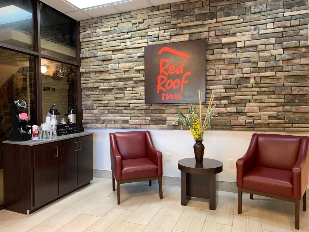 Red Roof Inn Atlanta - Six Flags Photo 31