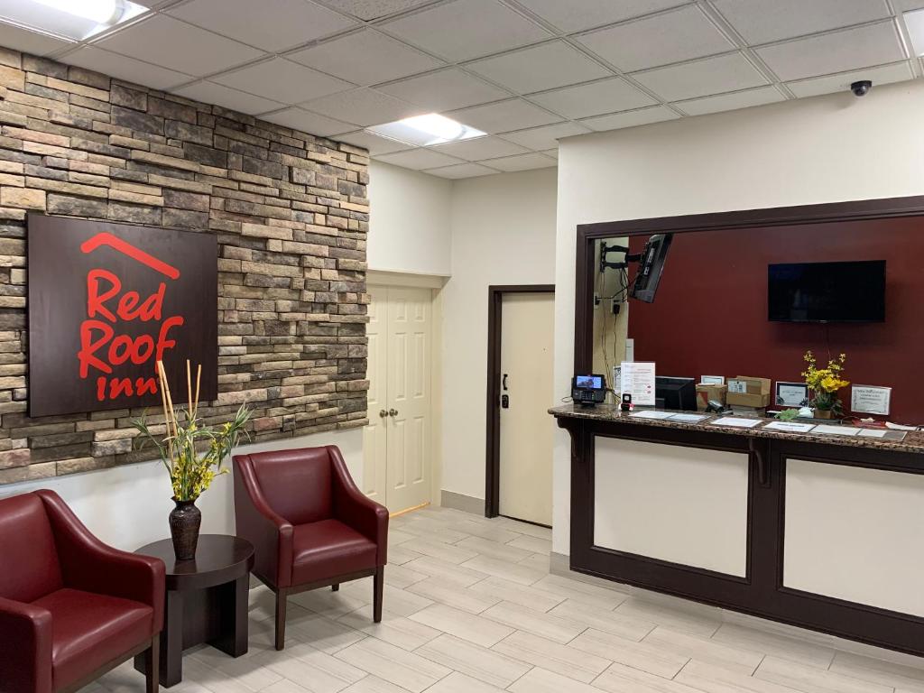 Red Roof Inn Atlanta - Six Flags Photo 27