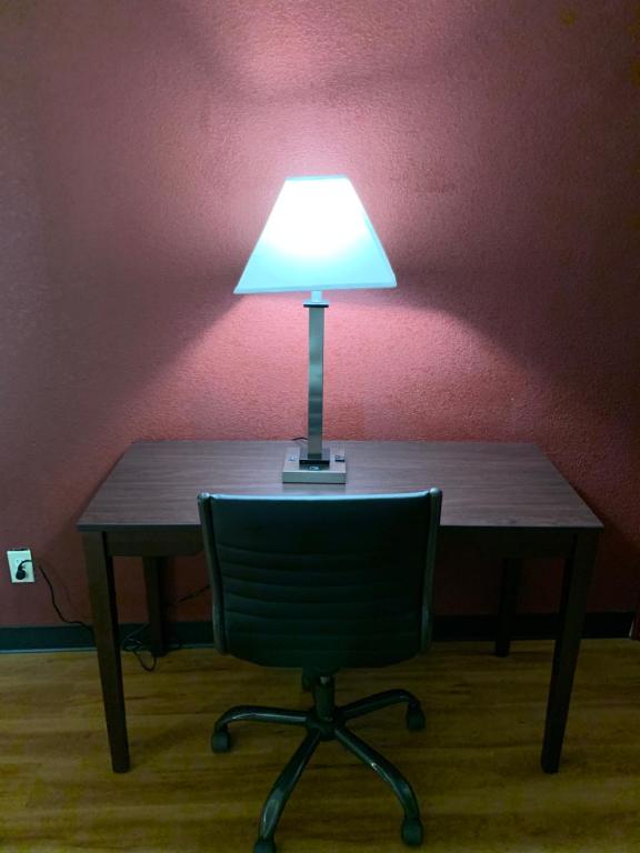 Red Roof Inn Atlanta - Six Flags Photo 3