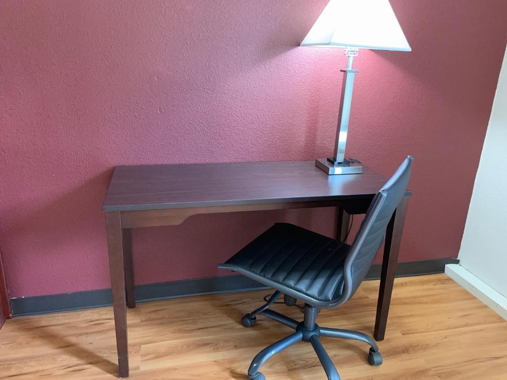 Red Roof Inn Atlanta - Six Flags Photo 5