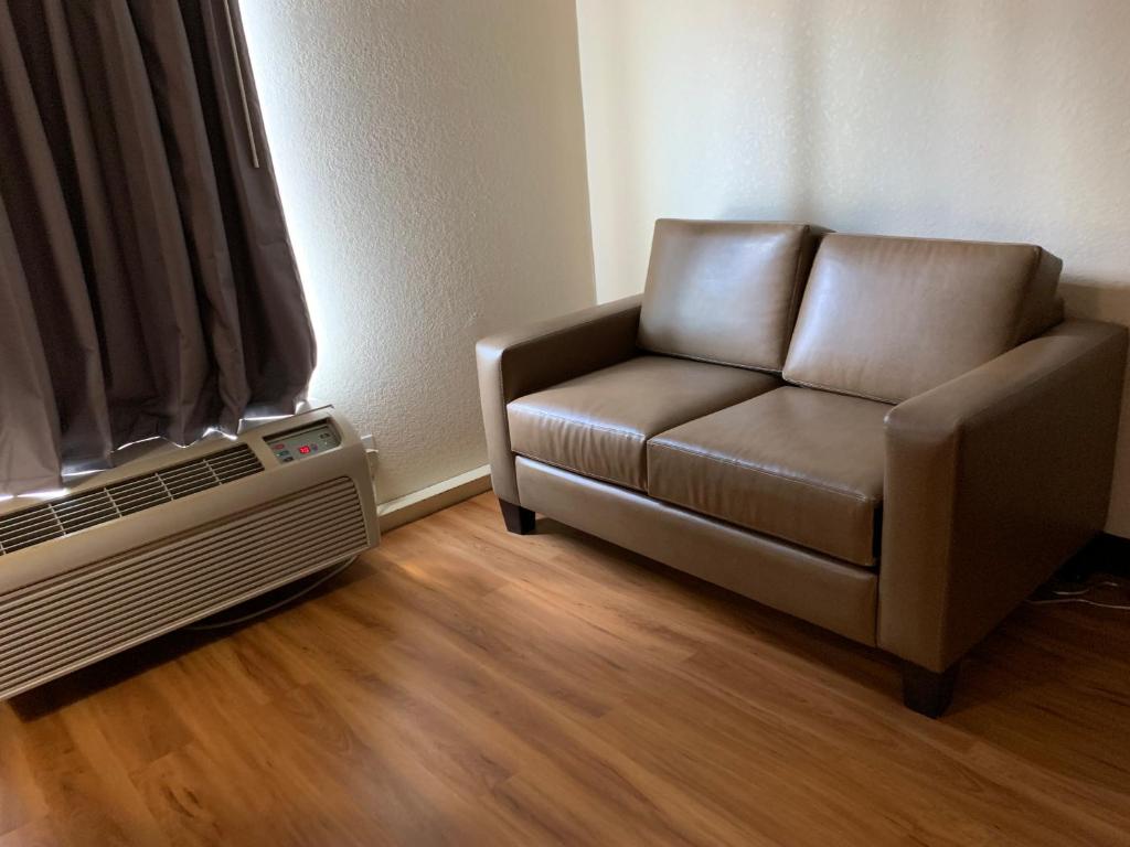 Red Roof Inn Atlanta - Six Flags Photo 1