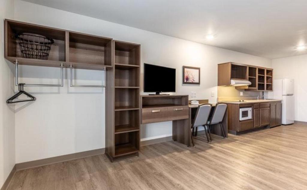 WoodSpring Suites Indianapolis Castleton photo