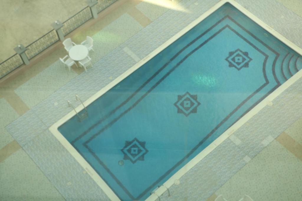 スイミングプール