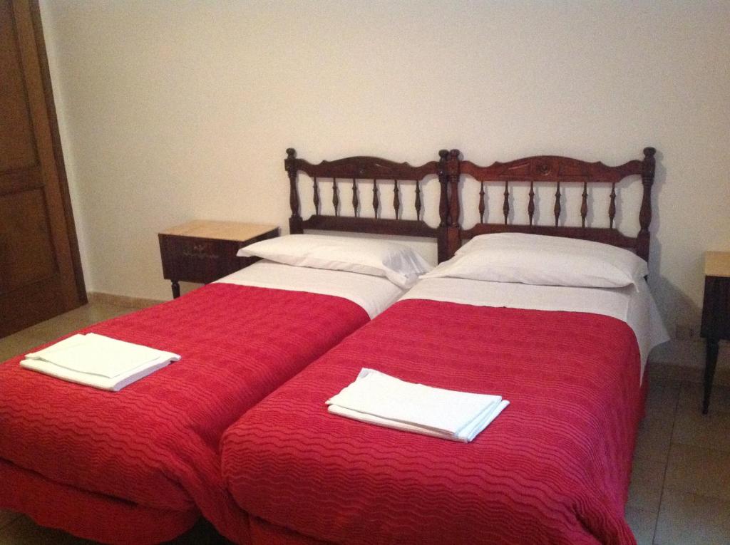 Twin Room with Shared Bathroom
