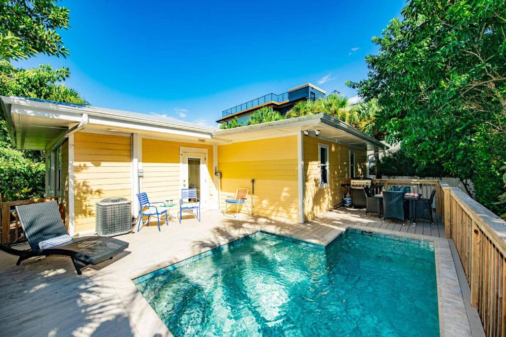 Sweet Melissa's Beach House by AMI Locals