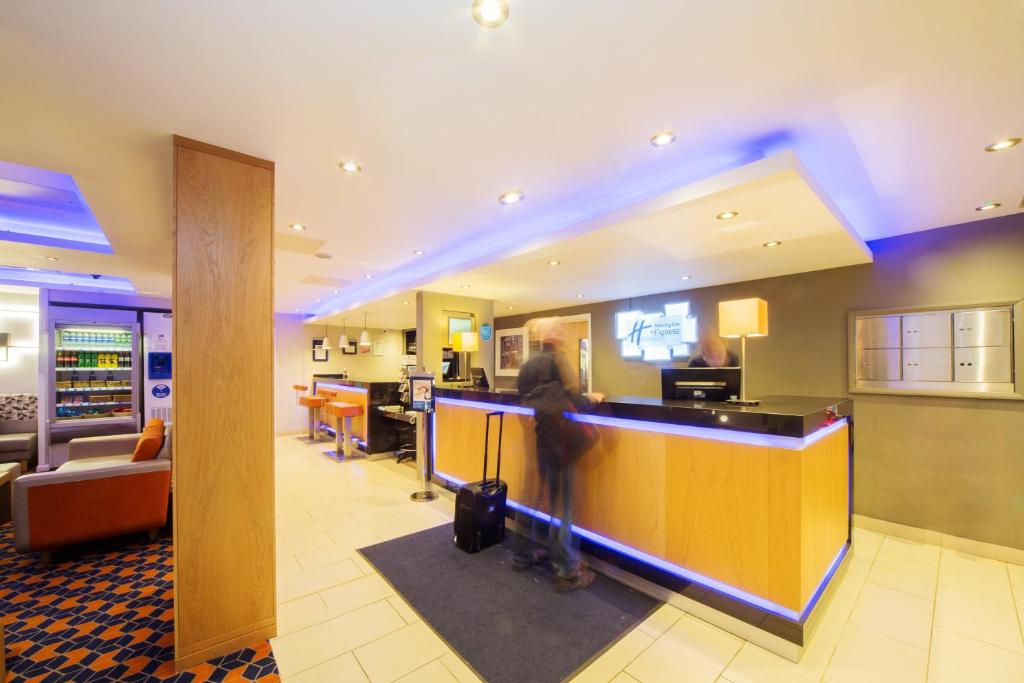 Lobby, Holiday Inn Express Edinburgh – Royal Mile By IHG in Edinburgh