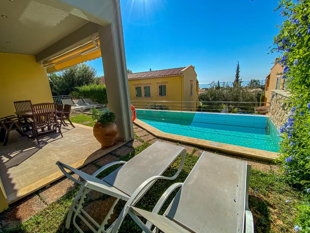 La Riviera Barbati Seaside Apartments & villas — Swimming pool in Barbati, Ionian Islands