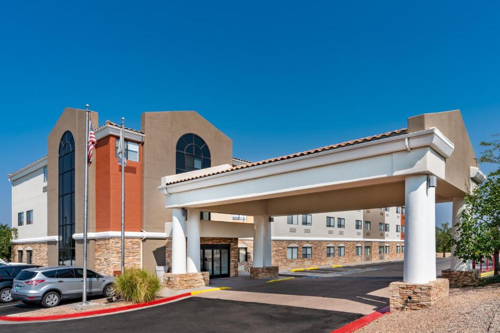 Holiday Inn Express Hotel & Suites Albuquerque - North Balloon Fiesta Park photo
