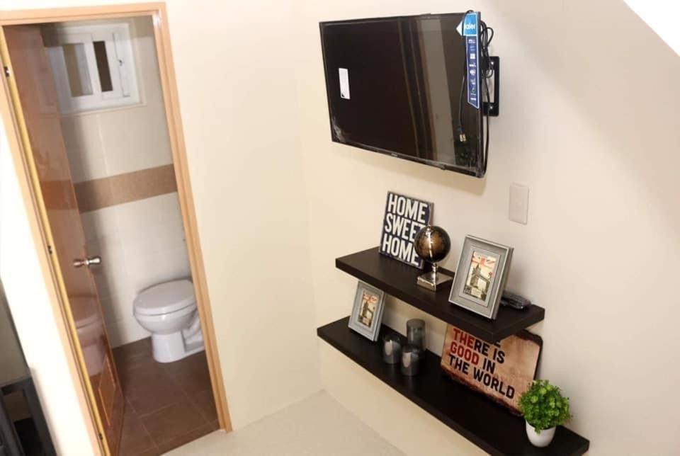 E4 Evanz Apartment with parking area — Hotel in Bataan