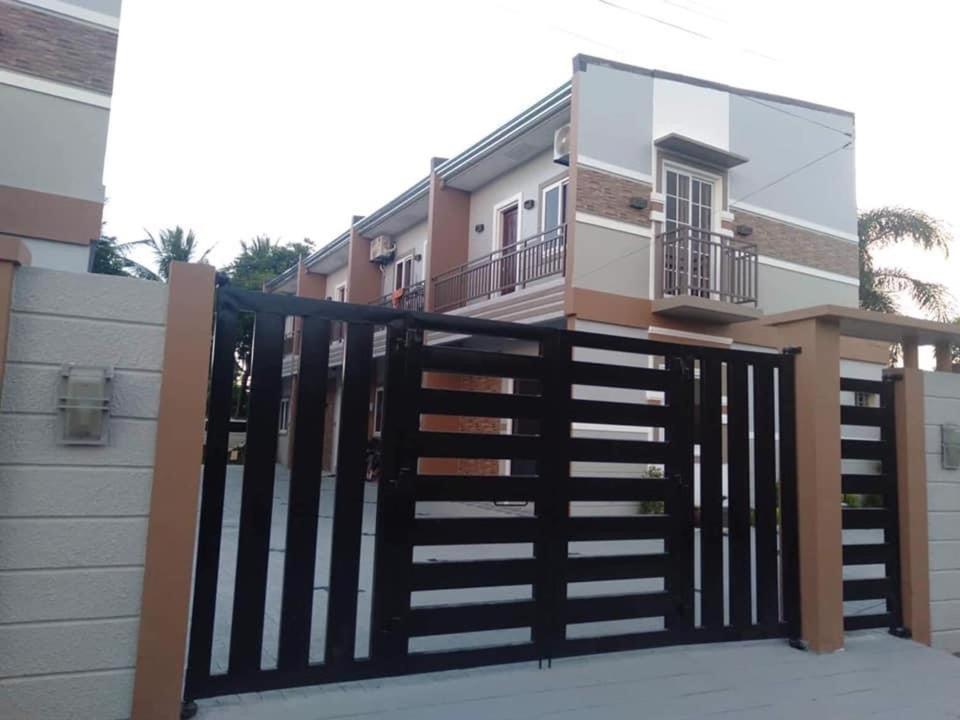 E4 Evanz Apartment with parking area photo