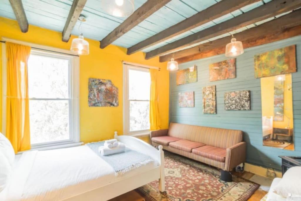 Artsy Home in Graduate Hospital