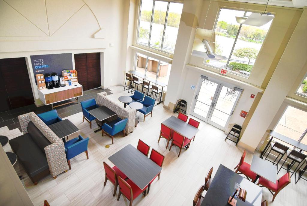 Holiday Inn Express Hotel & Suites Port Clinton-Catawba Island photo
