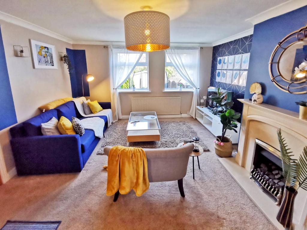 Noknokstay-Highstone House,4 Bedrooms, Garden with Parking, Great for Longer Stay, Barnsley