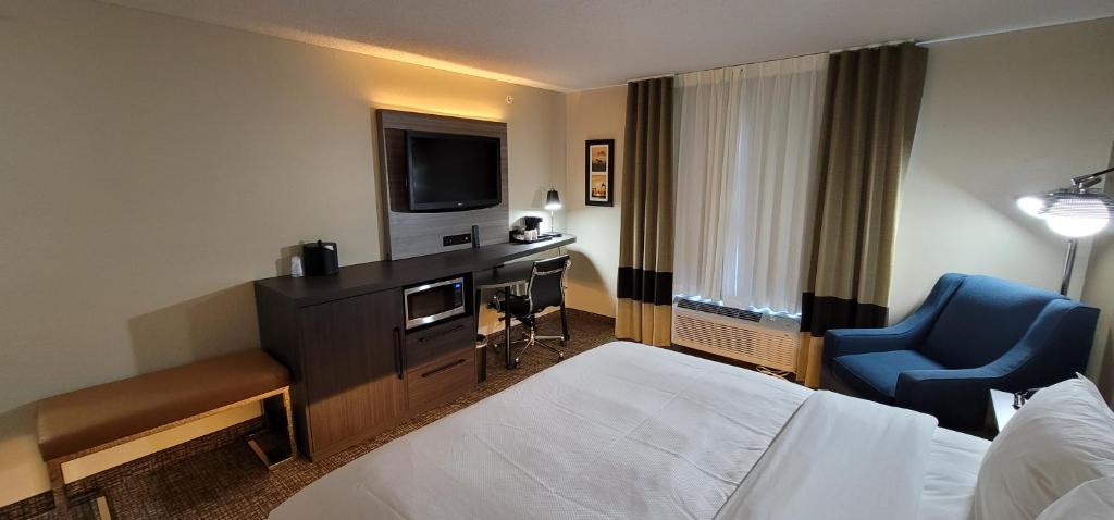 Comfort Inn & Suites North Dallas-Addison photo