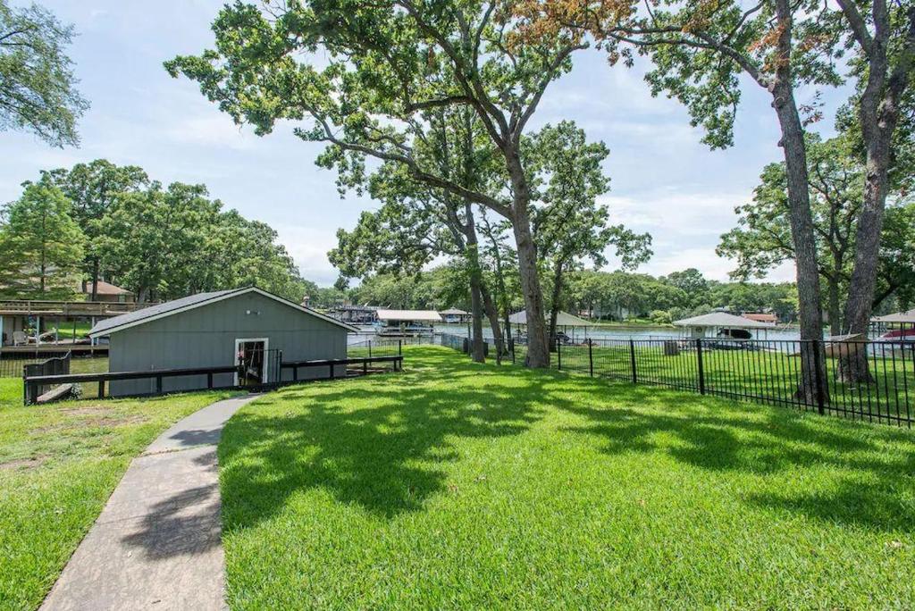 Cedar Creek Lakefront Home, Game Room and Dock! in Malakoff (TX