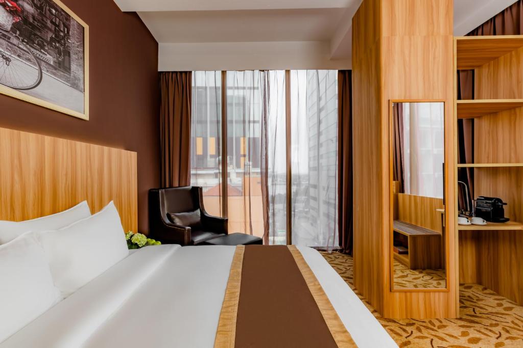 Bay Hotel Ho Chi Minh photo