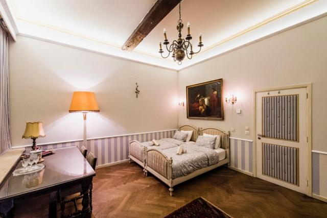 HOFMARKGRAAF - Unique apartment in historic Antwerp mansion 8