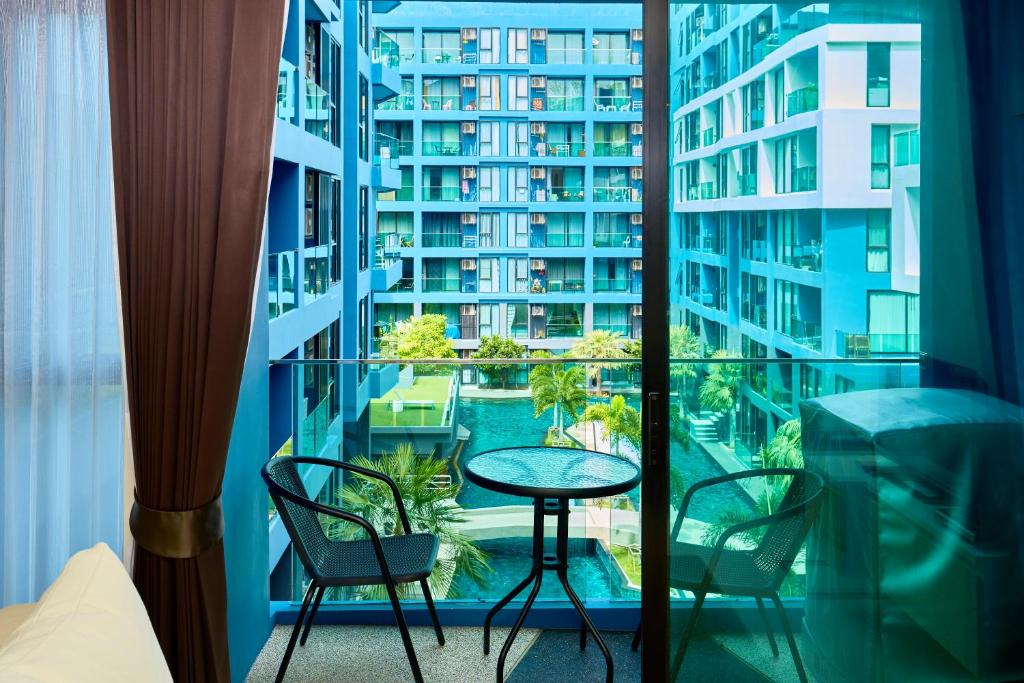 Acqua Condo by Tech photo