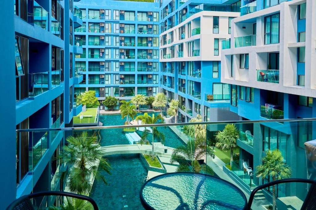 Acqua Condo by Tech photo