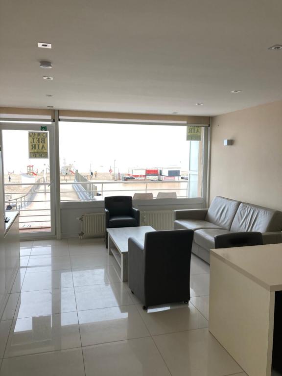 Modern studio with sleeping area offering stunning frontal sea view T38, Ostende