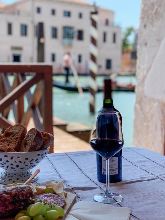 Ca' dei Cuori on the Grand Canal photo