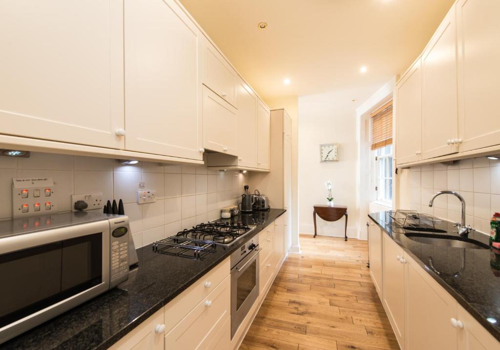 Kitchen, Parliament Sq (apt 10 ) Royal Mile in Edinburgh