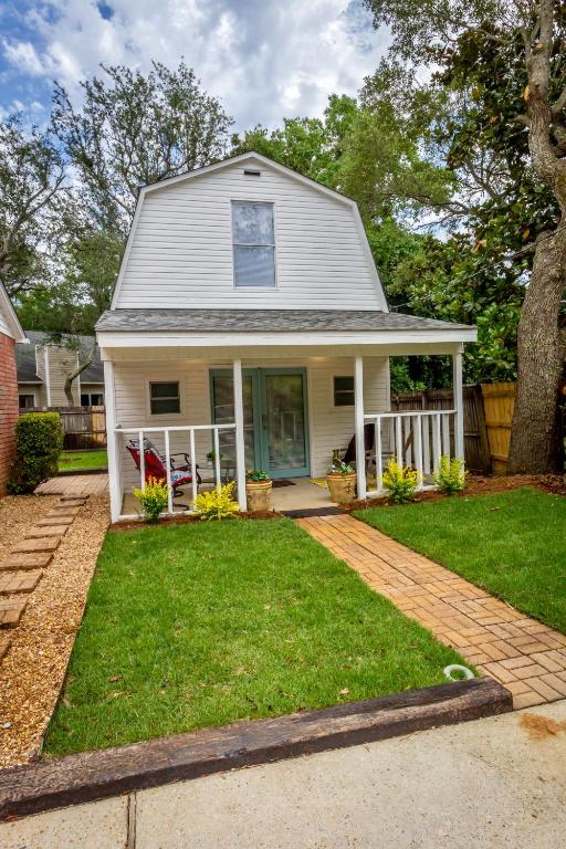 Beach Barn 1BR Home 10 Min to Beach! Life's a Breeze photo