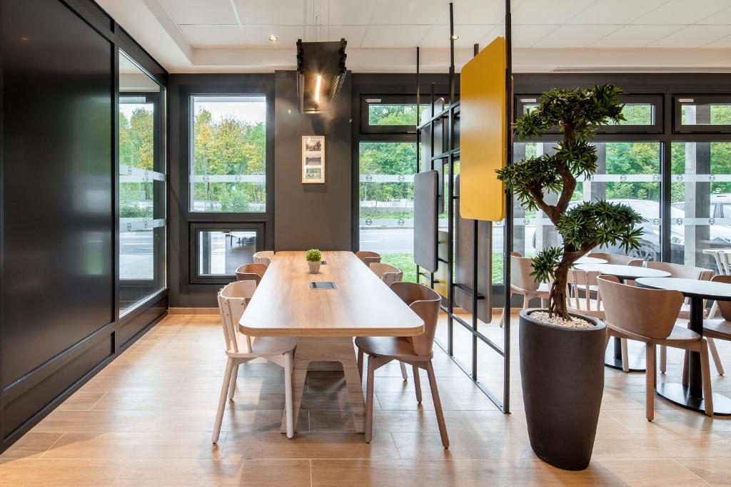 B&B HOTEL Paris Meudon Velizy photo