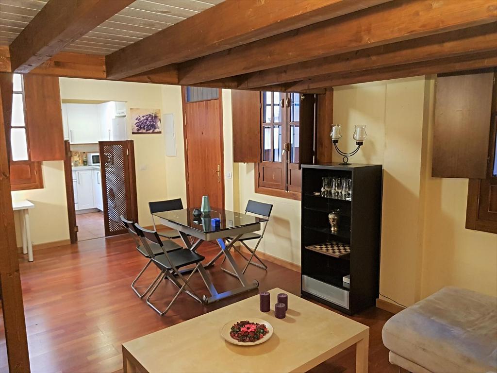 Feria Palace Apartment - 5