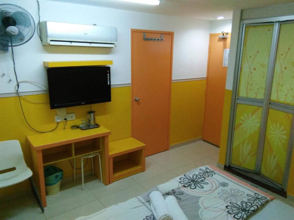 Shared lounge/TV area