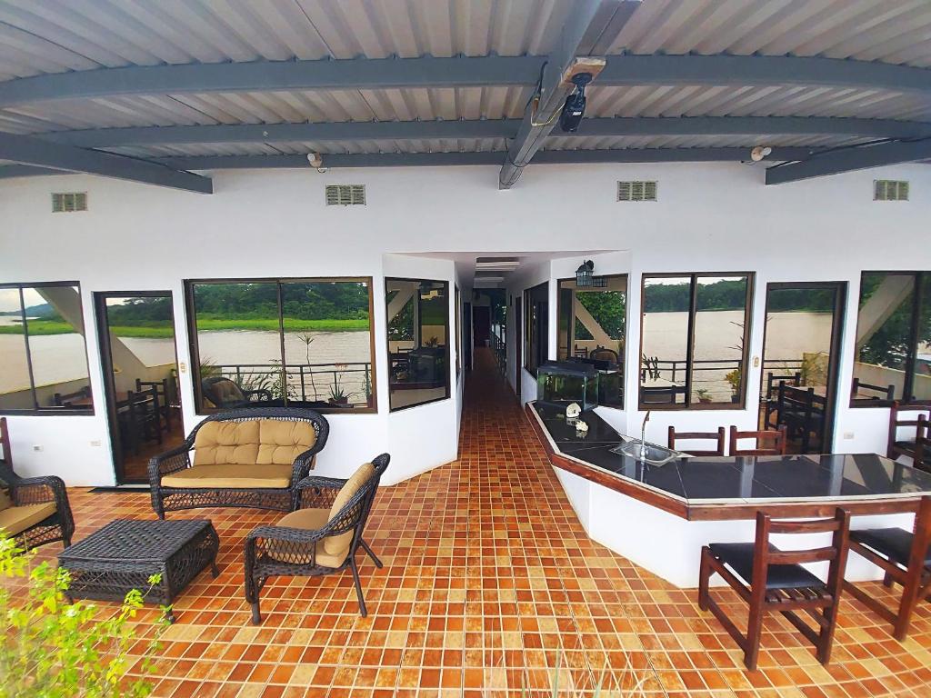 Tortuguero Adventures GuestHouse photo