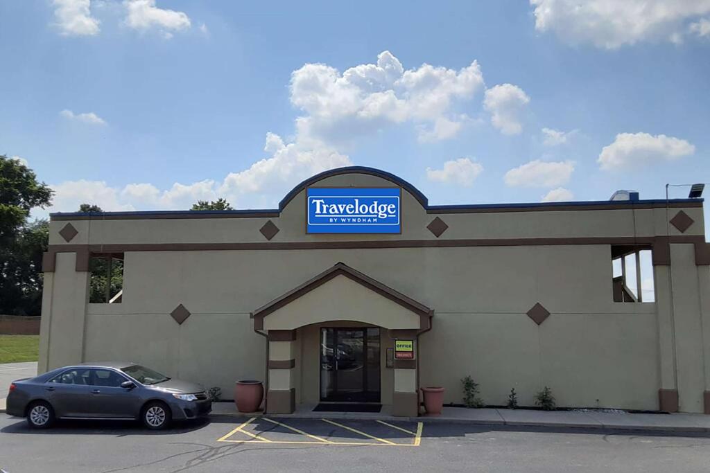 Travelodge by Wyndham Richmond IN photo