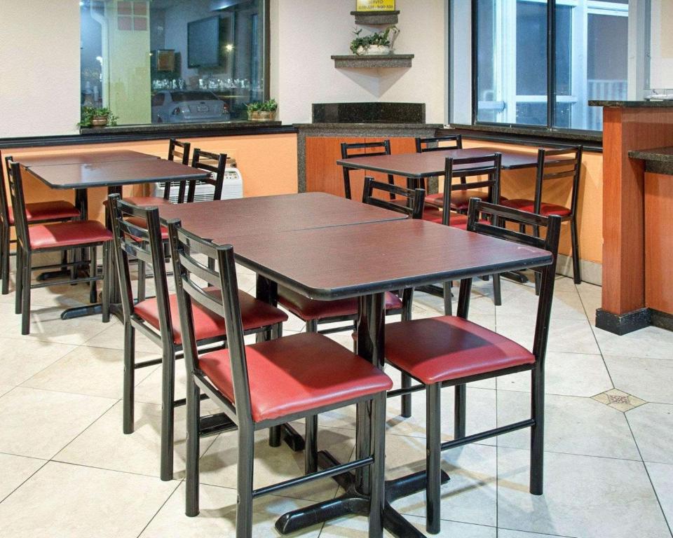 ロードウェイ イン フローレンス - シンシナティ サウス (Rodeway Inn Florence - Cincinnati South) レストラン