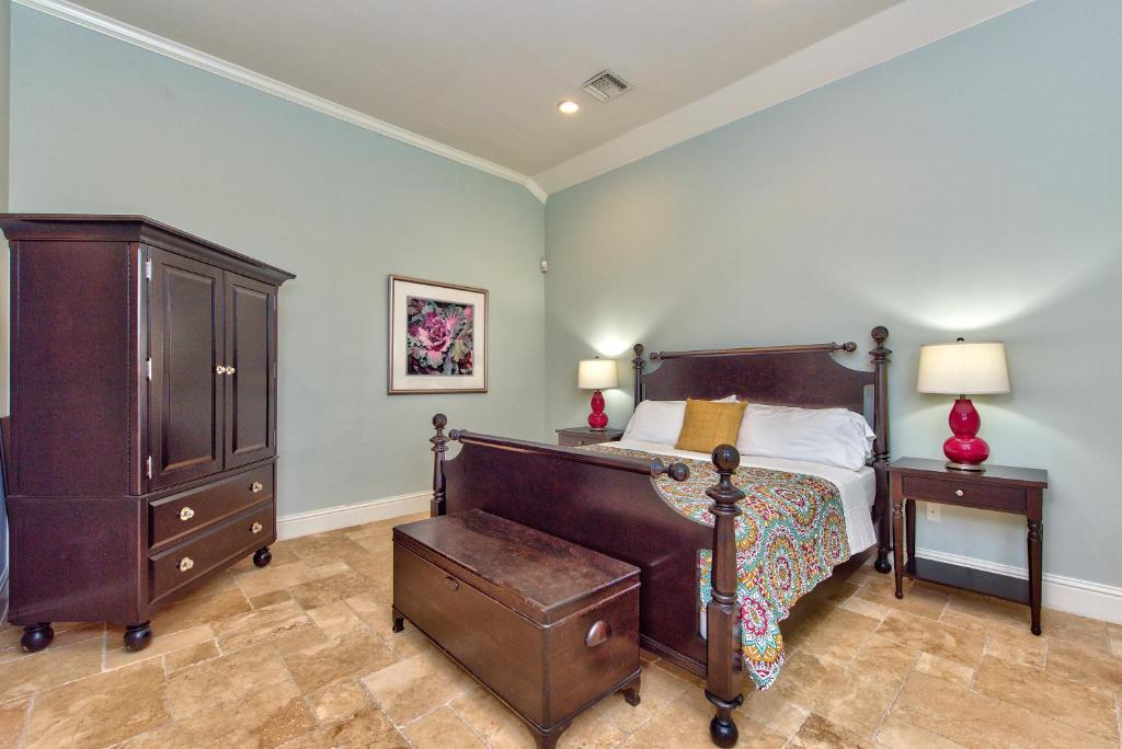 Popular attractions Area Nearby Property