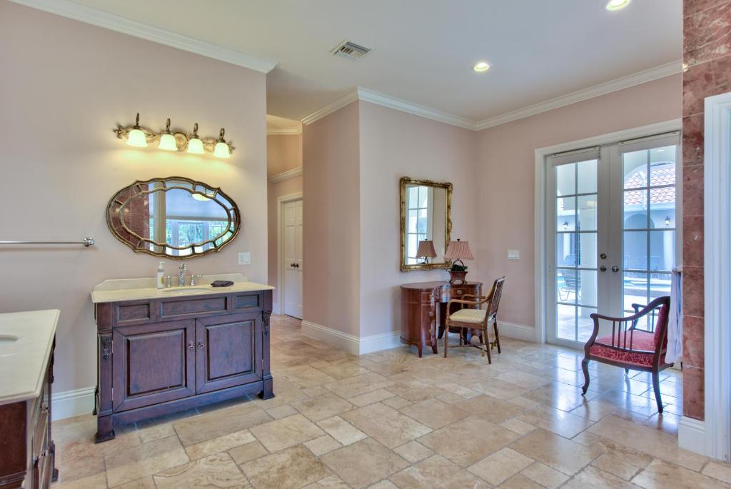 Knickerbocker Estate Main image 2