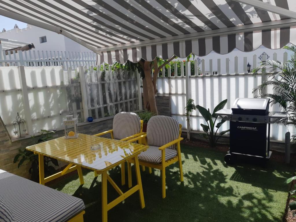 Pool View Yard Bungalow - 1