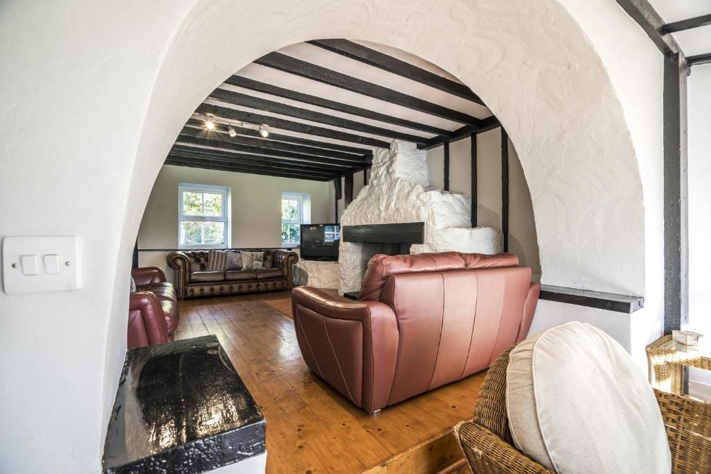 Barn Conversion - Hot Tub - Penally - Tenby