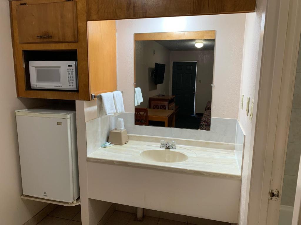 Regency Inn Jewett photo