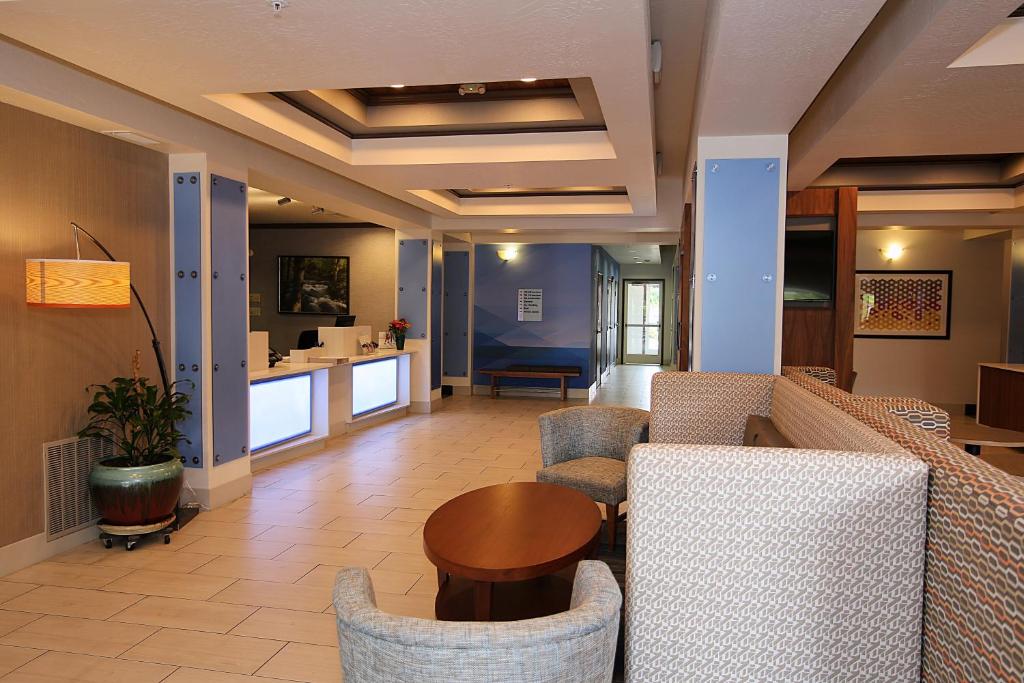 Holiday Inn Express Hotel & Suites Ashland photo