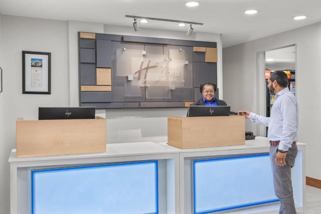 Holiday Inn Express Hotel & Suites Hardeeville - Hilton Head photo